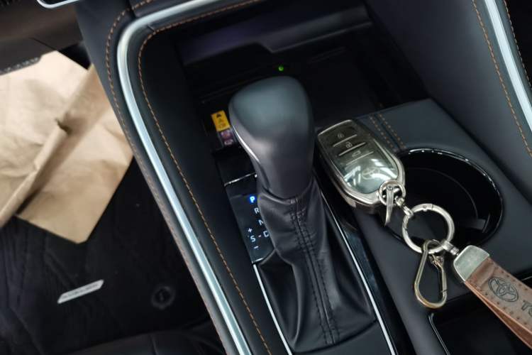 Used Toyota Avalon 2024 Dual-Motor 2.0L Luxury Edition
