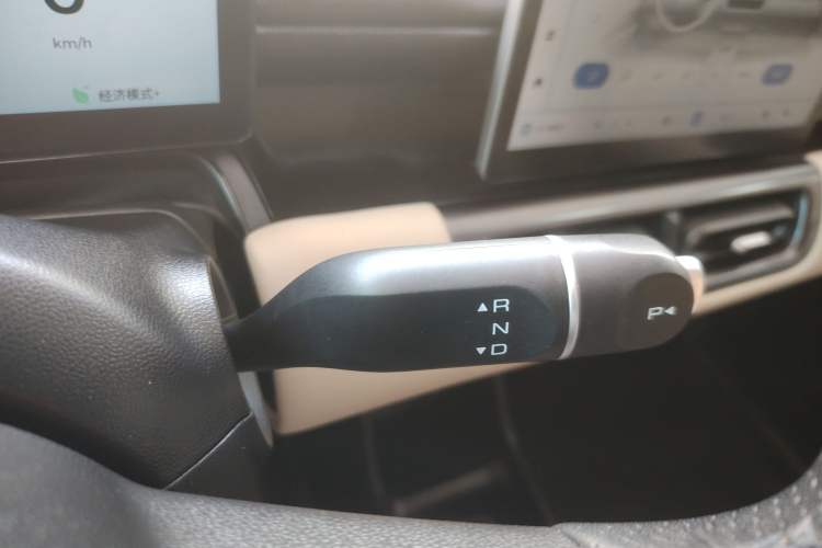 Used Wuling Bingo PLUS 2024 510 km Flagship Edition Four-Seater Version Gear Lever