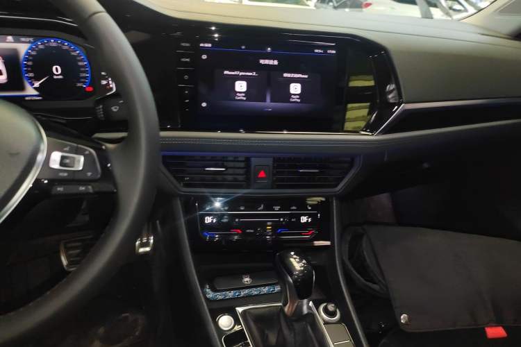 Used Volkswagen Sagitar 2021 280TSI DSG Luxury Smart Connectivity Edition Audio And AC Panel