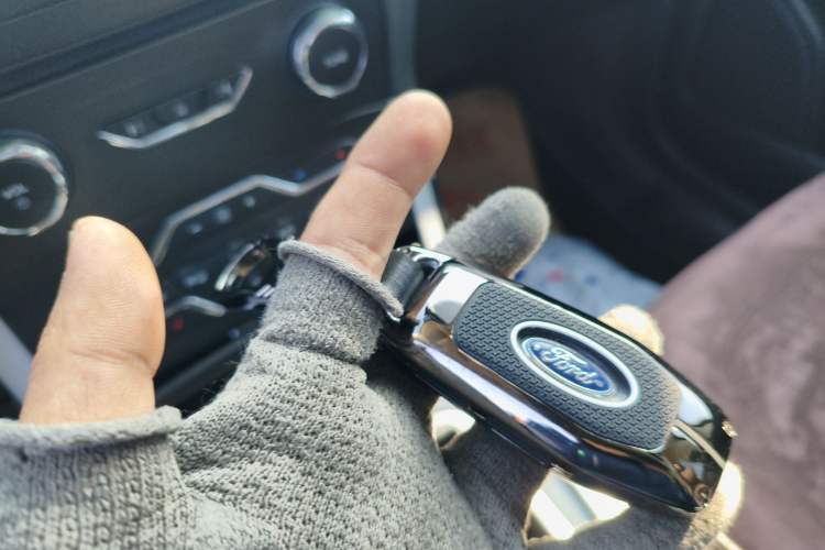 Used Ford Edge 2016 EcoBoost 245 Two-Wheel-Drive Titanium 7-Seater
