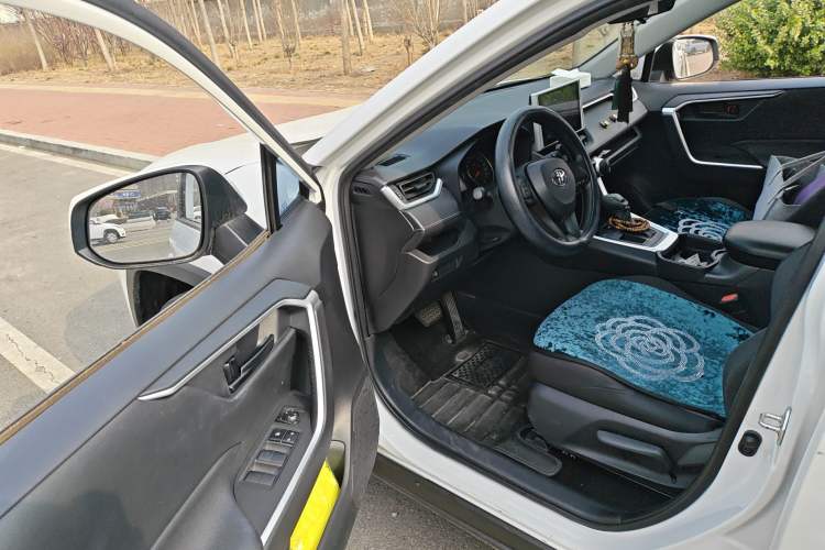 Used Toyota Wildlander 2022 2.0L CVT Two-Wheel Drive Leading Edition Driver Seat