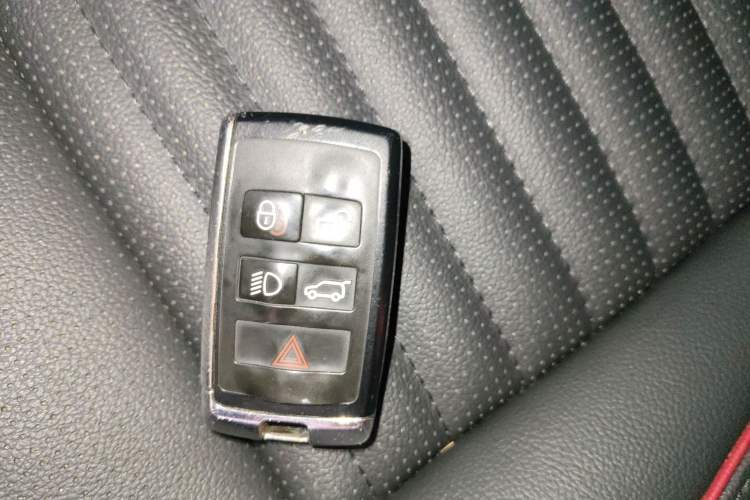 Used Land Rover Discovery Sport 2020 249 PS R-Dynamic Performance Edition Interior 1