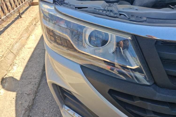 Used Jinbei Hiace King 2021 2.0L City Transport King Series Comfortable High-Roof 6-Seater 1TZS Right Front Headlight