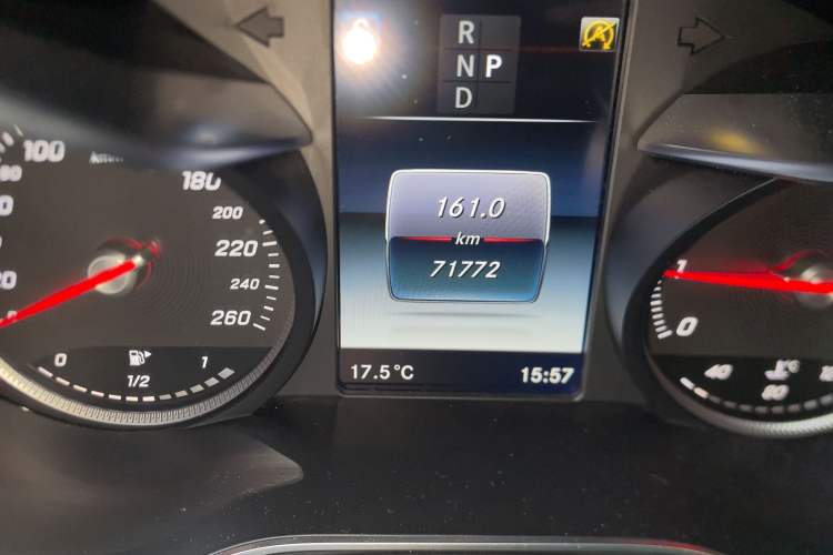 Used Mercedes-Benz GLC 2016 GLC 300 4MATIC Dynamic Model Odometer Close Up