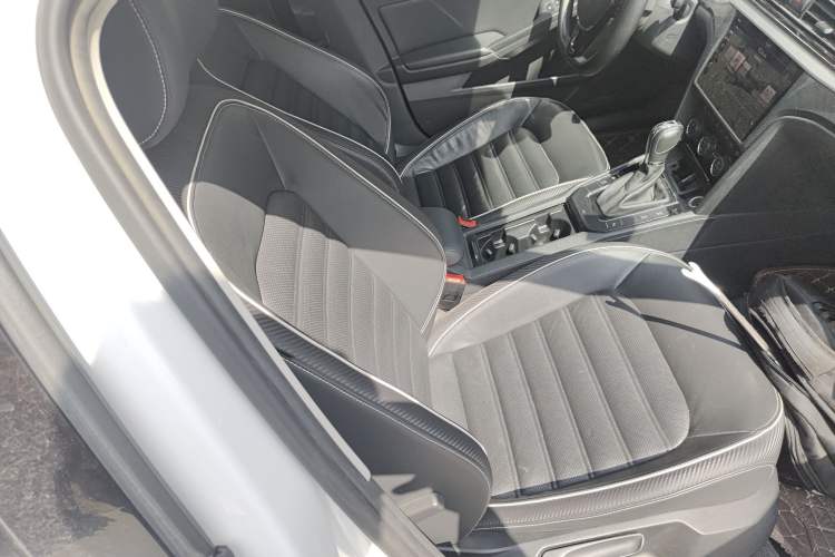 Used Volkswagen Lamando 2019 280TSI DSG Luxury Edition China V Standard Right Front Seat