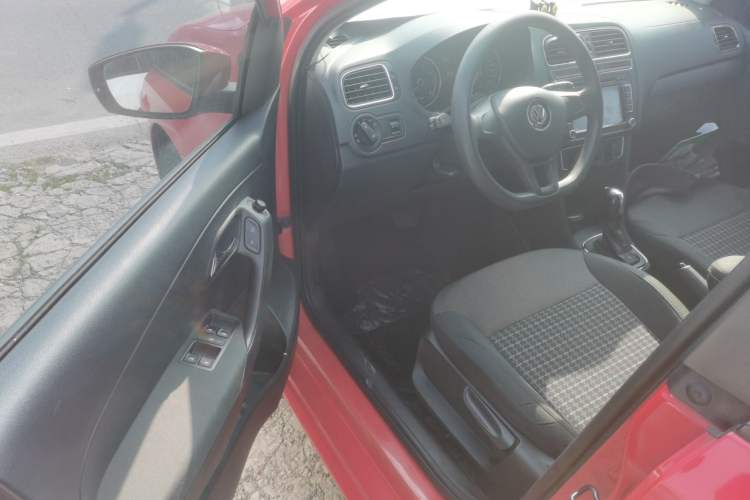 Used Volkswagen Polo 2014 1.6L Automatic Comfort Edition
