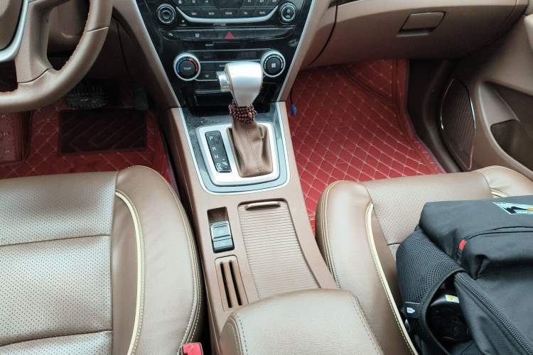 Used Leopaard CS10 2017 2.0T Automatic Luxury Model Gear Lever