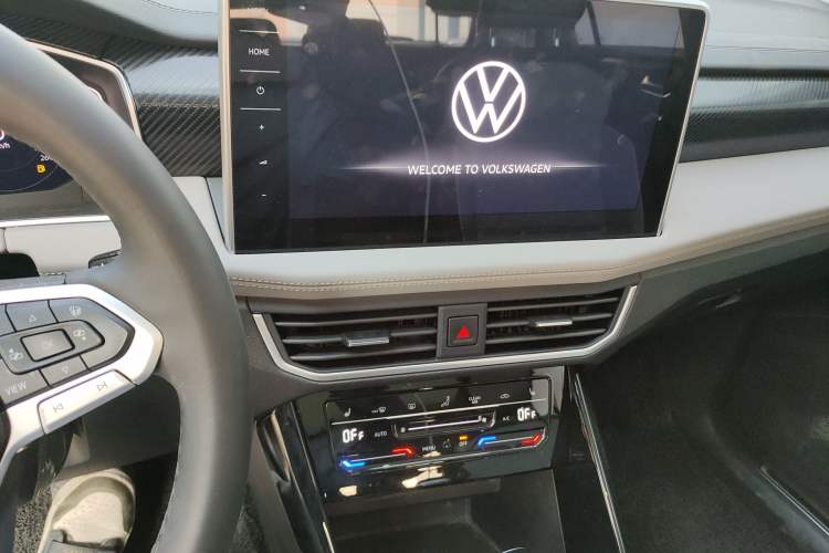 Used Volkswagen Tayron 2023 300TSI Two-Wheel-Drive Luxury Plus Advanced Edition Audio And AC Panel