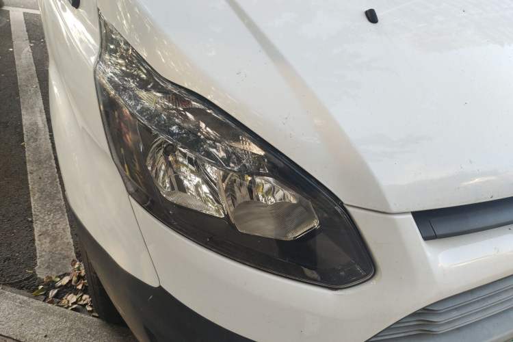 Used Ford Transit 2019 2.0T Diesel Multi-Purpose Commercial Vehicle Mid-Drive Mid-Roof 6-Seater China VI Standard