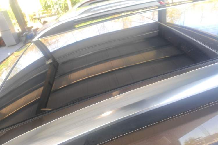 Used Roewe RX5 2016 20T Two-Wheel Drive Automatic Internet Smart Edition Roof