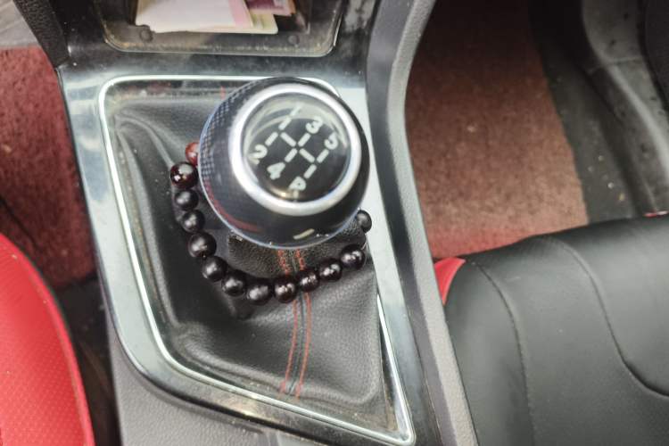 Used Venucia D60 2018 1.6L Manual Comfort Edition Gear Lever