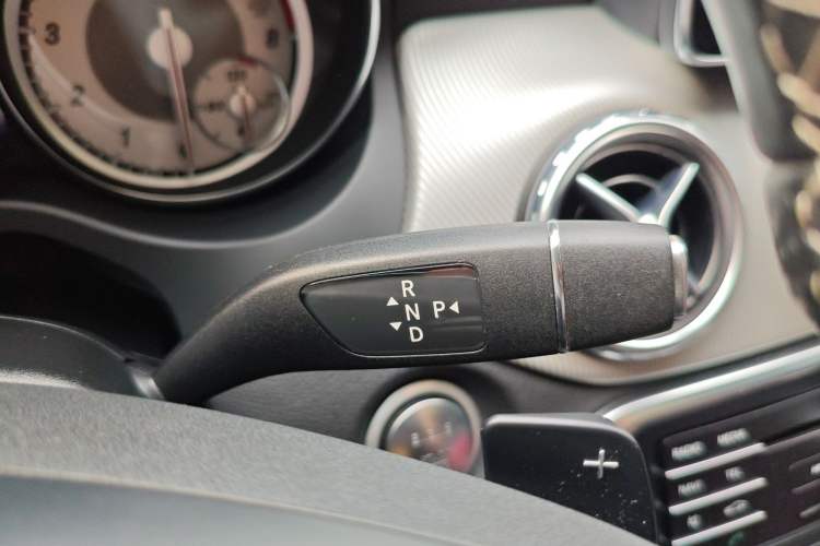 Used Mercedes-Benz GLA 2016 GLA 200 Fashion Model Gear Lever