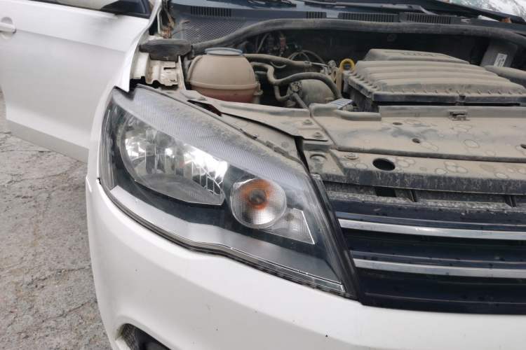 Used Volkswagen Jetta 2013 1.6L Manual Comfort Model Right Front Headlight