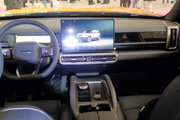 Used Chery Fulwin X3L 2025 Model 205 All-Wheel Drive High-Energy Edition Center Console