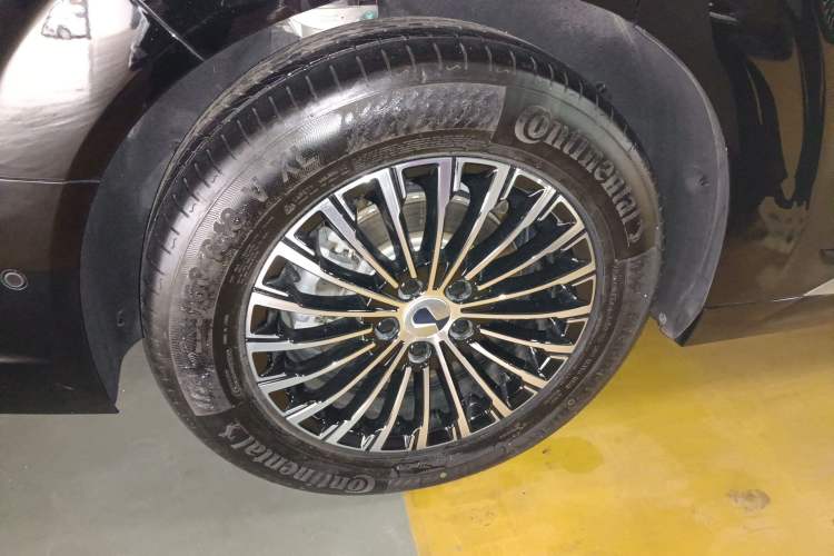 Used Denza D9 2025 DM-i Intelligent Drive 1020 Four-Wheel Drive Prestige Model