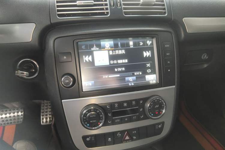 Used Mercedes-Benz R-Class 2014 R 320 4MATIC Business Model Audio And AC Panel