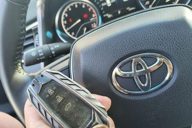 Used Toyota Camry 2023 2.0G Luxury Edition
