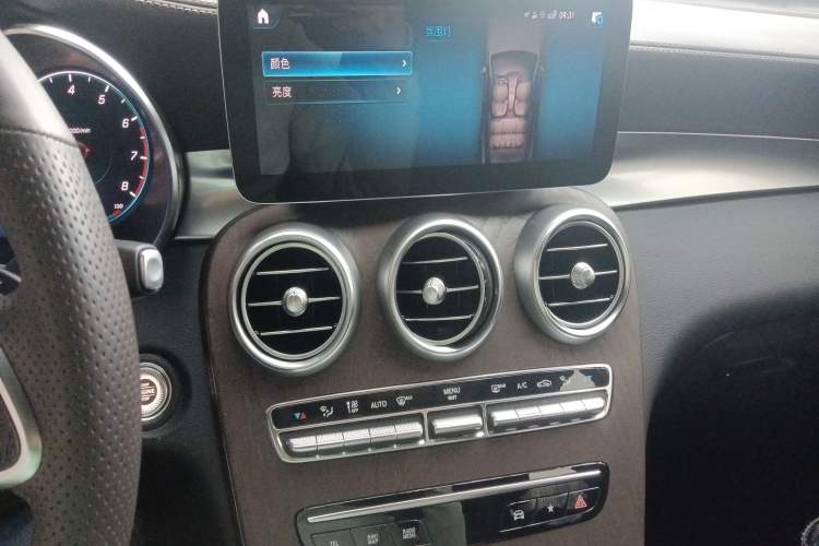 Used Mercedes-Benz GLC 2022 Refreshed GLC 300 L 4MATIC Dynamic Edition Audio And AC Panel