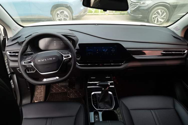 Used Wuling Victory 2020 1.5T CVT Luxury Model Center Console