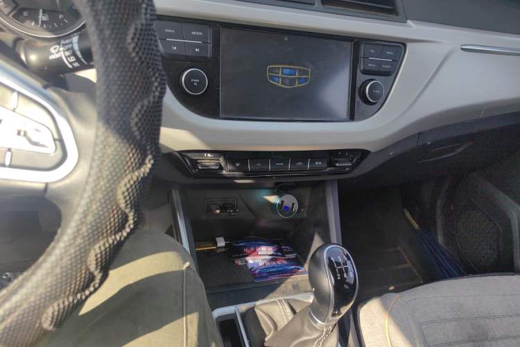 Used Geely Auto Vision X3 2019 Upgraded Model 1.5L Manual Elite Version Audio And AC Panel