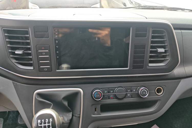 Used SAIC MAXUS Xintu V80 2023 2.0T Manual Classic Aoyuntong Short Wheelbase Ultra-Low Roof 5/6-Seater