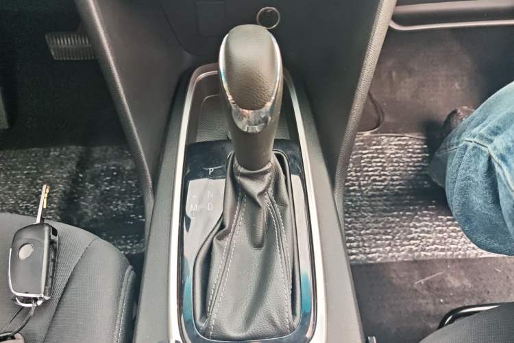 Used Chevrolet Cavalier 2018 320 Automatic Enjoyment Sunroof Edition Gear Lever