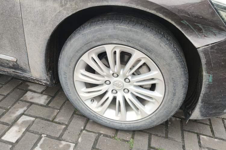 Used Buick LaCrosse 2016 20T Elite Edition Right Front Wheel Hub