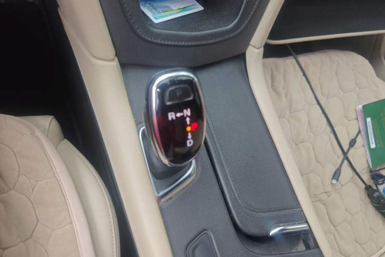 Used Cadillac XT5 2016 25T Tech Edition Gear Lever