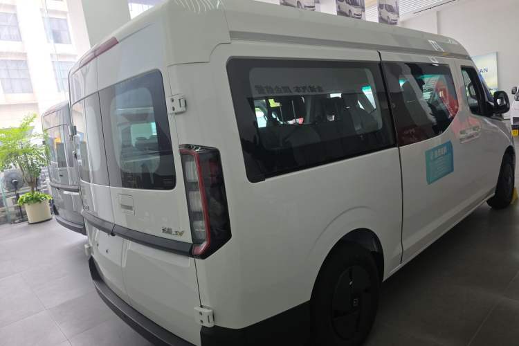 Used Farizon Super VAN 2025 Model, Zhifu Edition, Mid-axle Medium-roof, 83 kWh Rear Right 45 Deg