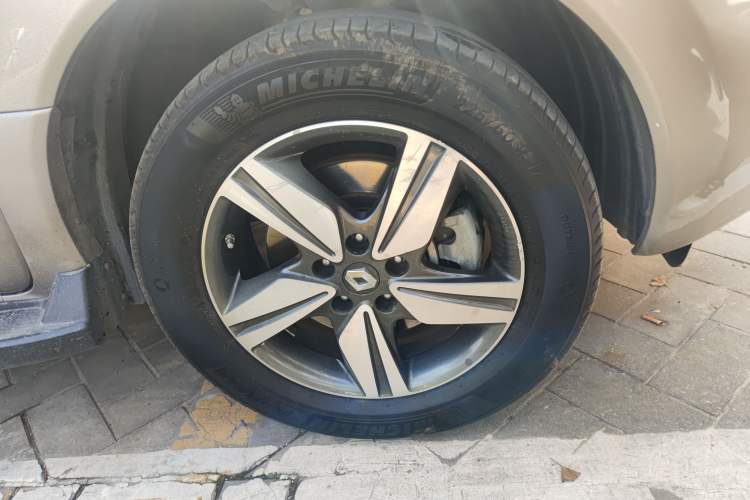 Used Renault Koleos 2014 2.5L Two-Wheel Drive Comfort Edition
