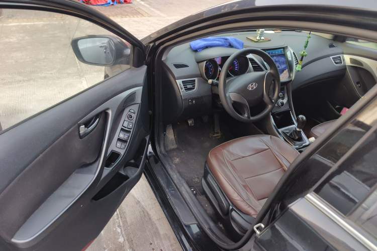 Used Hyundai Elantra (5th Generation / Langdong) 2015 1.6L Manual Leading Model
