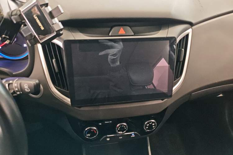 Used Hyundai ix25 2017 1.6L Automatic Smart Version Audio And AC Panel