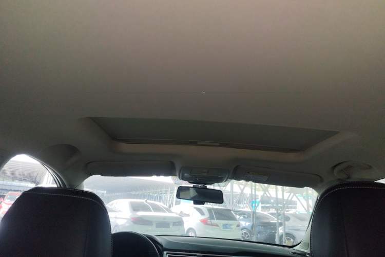 Used Roewe i5 2020 1.5L Automatic 4G Connect Luxury Flagship Edition Headliner