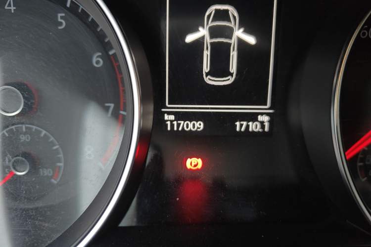 Used Volkswagen Golf 2017 1.6L Automatic Comfort Million-Vehicle Anniversary Edition