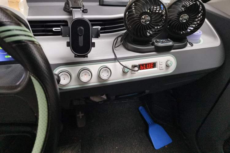 Used Wuling Hongguang MINIEV 2021 Macaron Premium Model – Lithium Iron Phosphate Audio And AC Panel