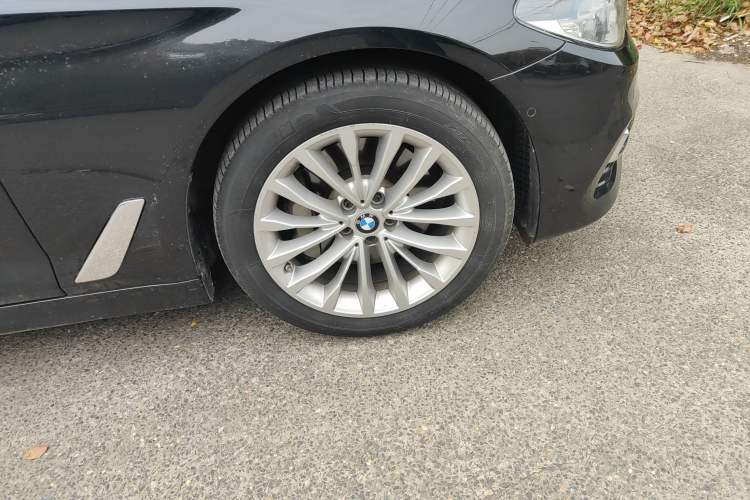 Used BMW 5 Series 2019 Facelifted 530Li Luxury Edition Premium Package Right Front Wheel Hub