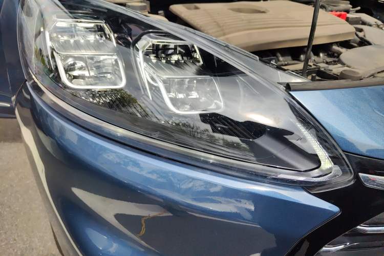 Used Ford Escape 2020 EcoBoost 245 Four-Wheel Drive Luxury Edition