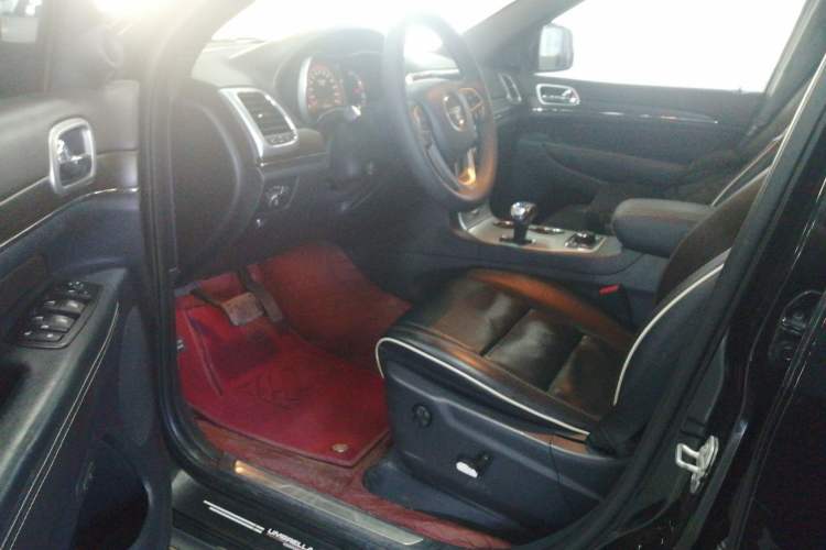 Used Jeep Grand Cherokee 2015 3.6L Luxury Navigation Edition Driver Seat