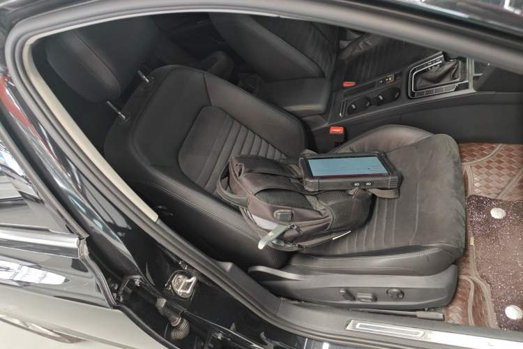 Used Volkswagen Magotan 2017 330TSI DSG Luxury Model Right Front Seat