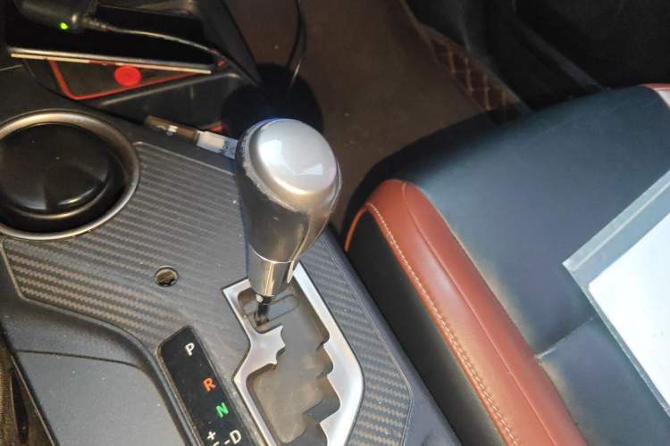 Used Toyota RAV4 2013 2.5L Automatic 4x4 Elite Edition Gear Lever