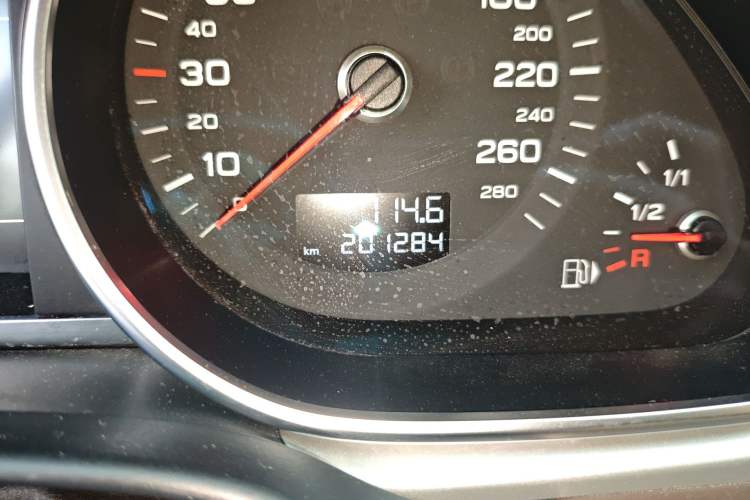 Used Audi Q7 2012 3.0 TFSI Comfort Model (200kW) Odometer Close Up