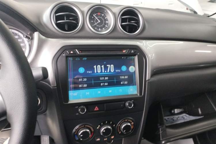 Used Suzuki Vitara 2016 1.4T Automatic Two-Wheel Drive Elite Model Audio And AC Panel