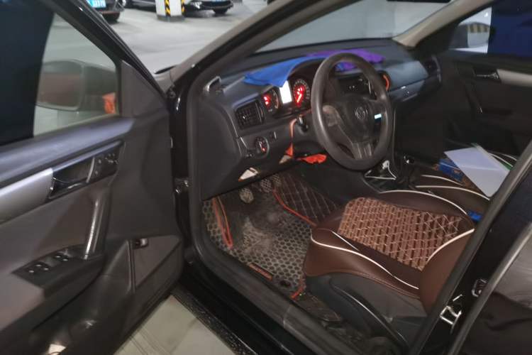 Used Volkswagen Lavida 2013 Revised Classic 1.6L Manual Fashion Edition
