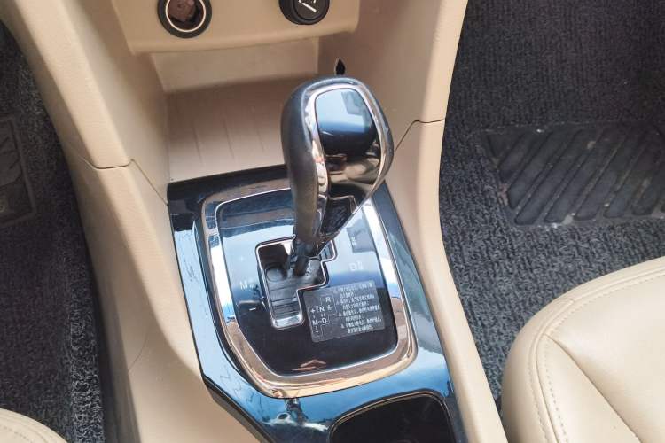 Used Baojun 730 2016 1.8L iAMT Luxury Model 7 Seats Gear Lever