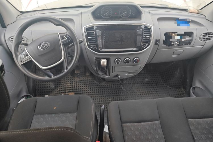 Used SAIC MAXUS Xintu V80 2019 2.5T Classic Edition 6-Speed Manual – Aoyuntong Short Wheelbase Mid-Height Design 5/6 Seats Center Console