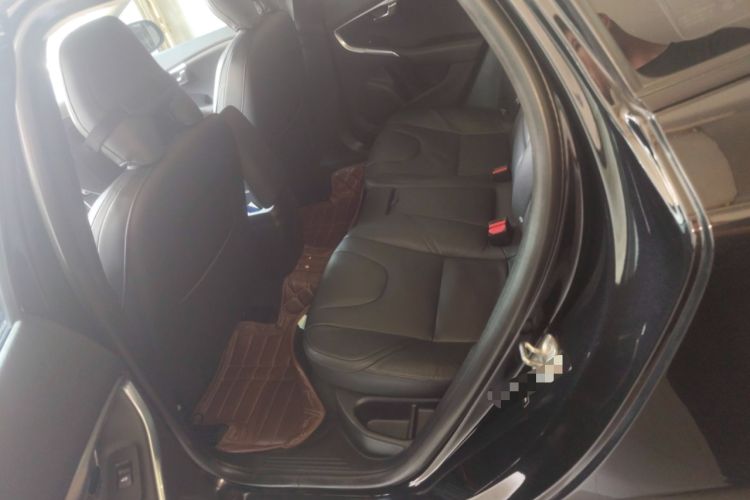 Used Volvo V40 2015 1.6T Zhiyi Edition