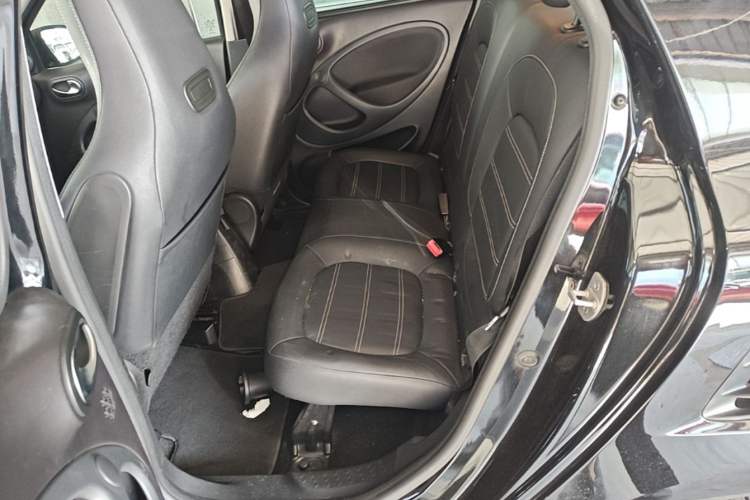 Used smart forfour 2016 0.9T 66 kW Pioneer Edition