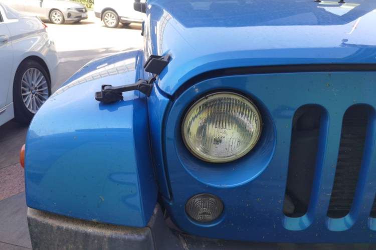 Used Jeep Wrangler 2015 2.8TD Sahara Four-Door Comfort Edition Right Front Headlight