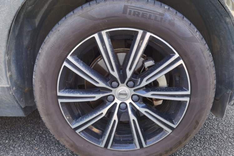 Używany Volvo XC60 2019 T5 4x4 Smart Edition China V Standard