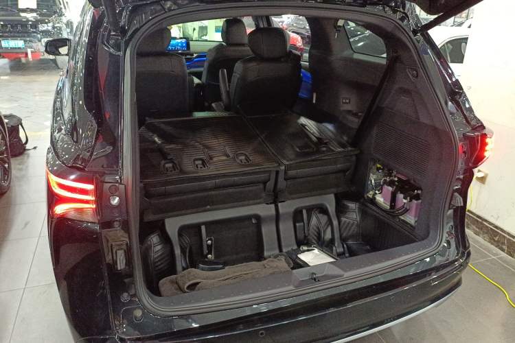 Used Toyota SIENNA 2023 2.5L Hybrid Deluxe Edition
